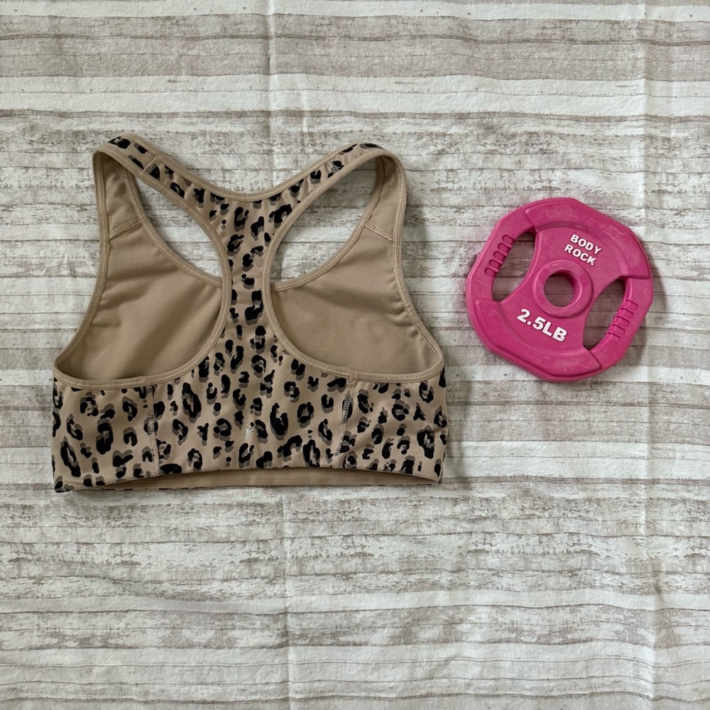💪🏻 Old Navy Tan/Black/Grey Cheetah Medium Sports Bra - Picture 2 of 3